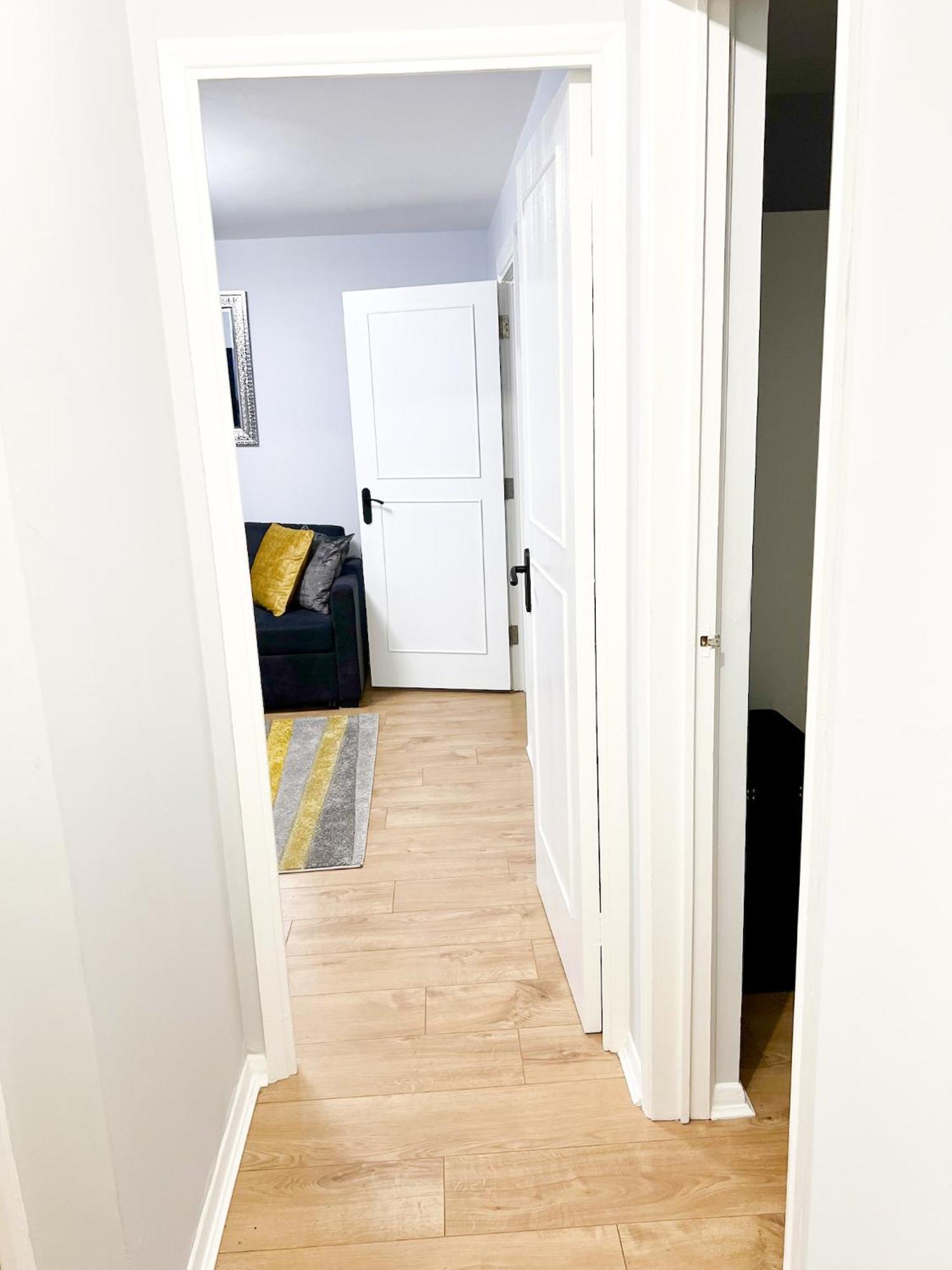 Beautiful Apartment In Beckton With Private Entrance And Garden London Exterior photo